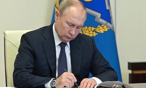 Путин поручил расширить меры поддержки ученых по обеспечению постоянным и арендным жильем